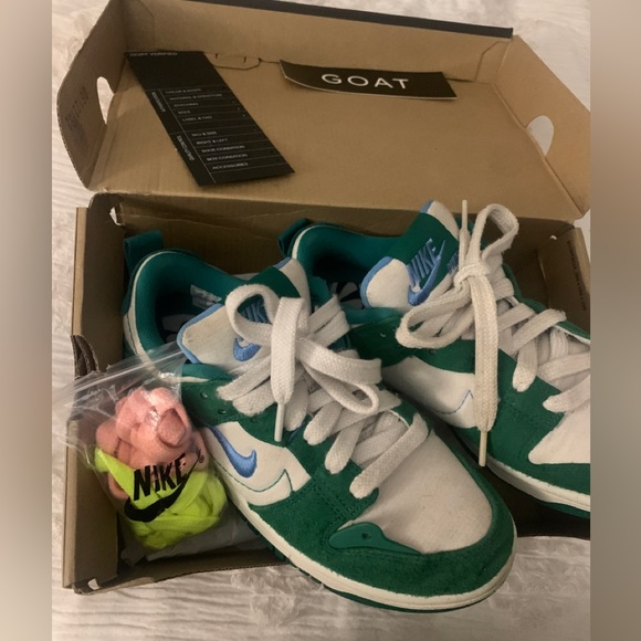 Nike Shoes - green nike dunks